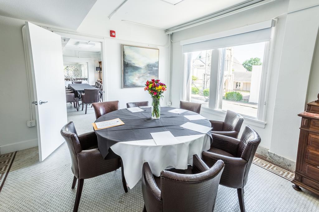Park Plaza Hotel סגווין מראה חיצוני תמונה