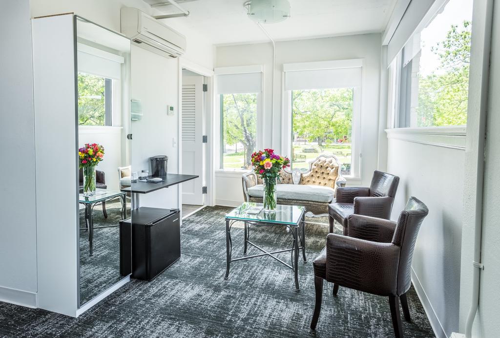 Park Plaza Hotel סגווין מראה חיצוני תמונה