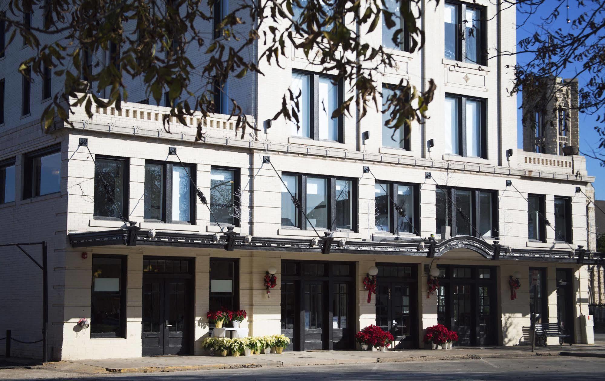 Park Plaza Hotel סגווין מראה חיצוני תמונה